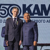 Раис Татарстана вручил камазовцам государственные награды на юбилее города