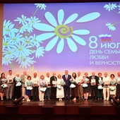 Семьи камазовцев наградили медалями «За любовь и верность»